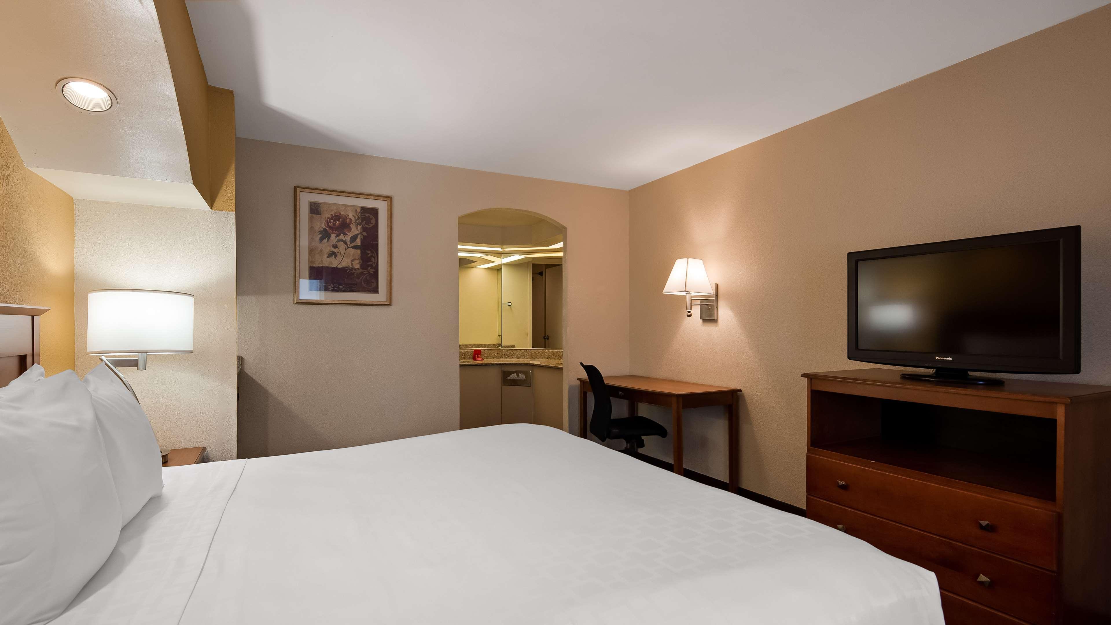 Surestay Hotel By Best Western East Brunswick Exterior photo