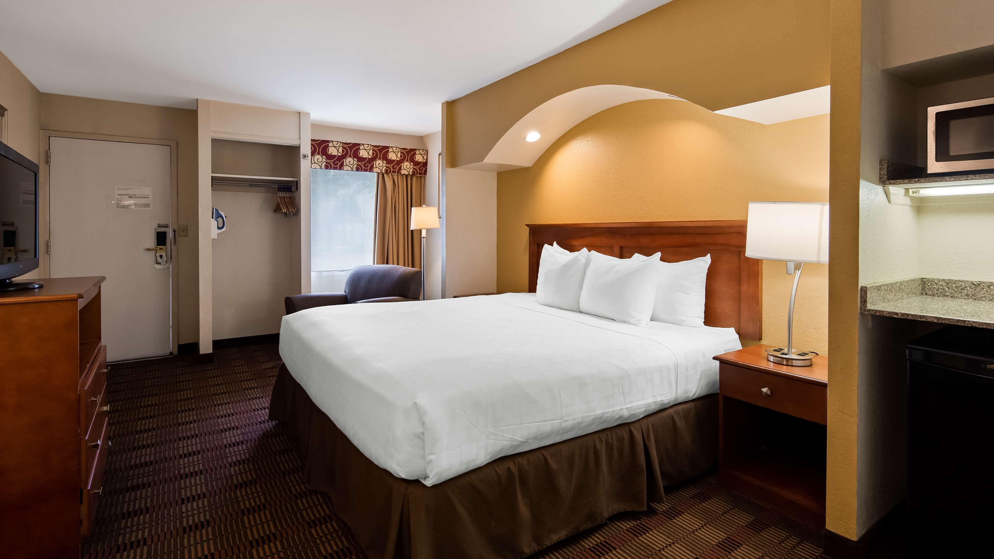 Surestay Hotel By Best Western East Brunswick Exterior photo