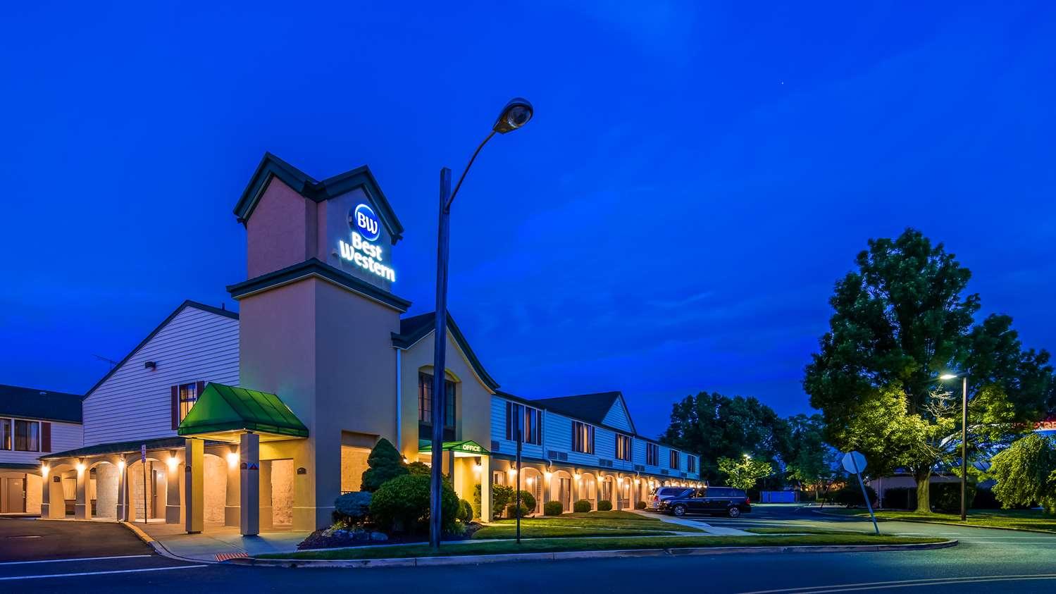 Surestay Hotel By Best Western East Brunswick Exterior photo