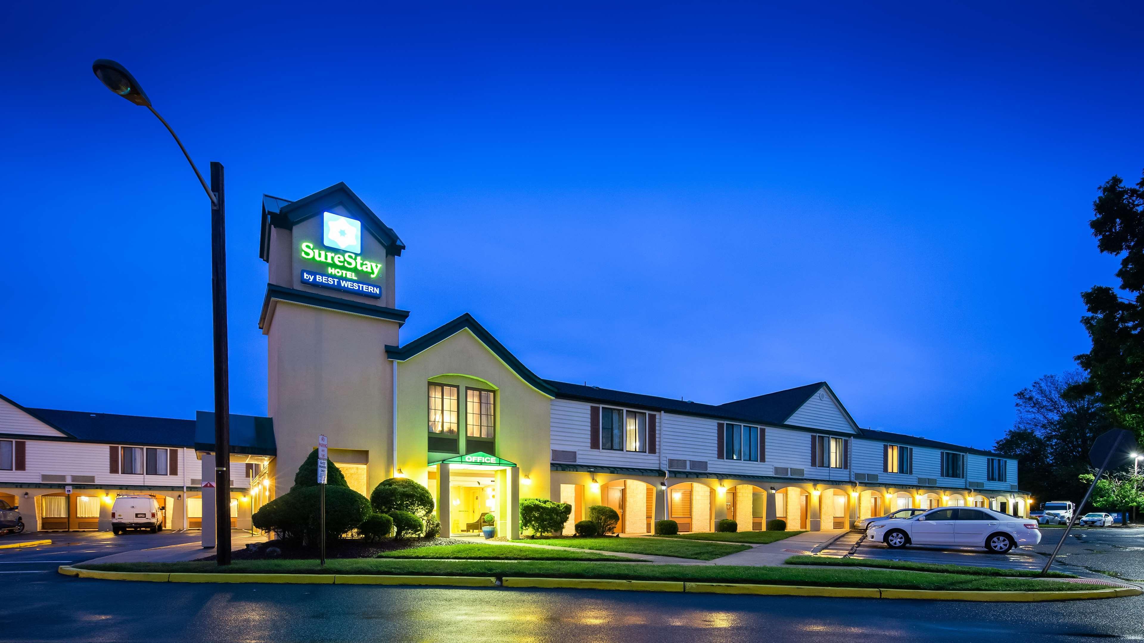 Surestay Hotel By Best Western East Brunswick Exterior photo