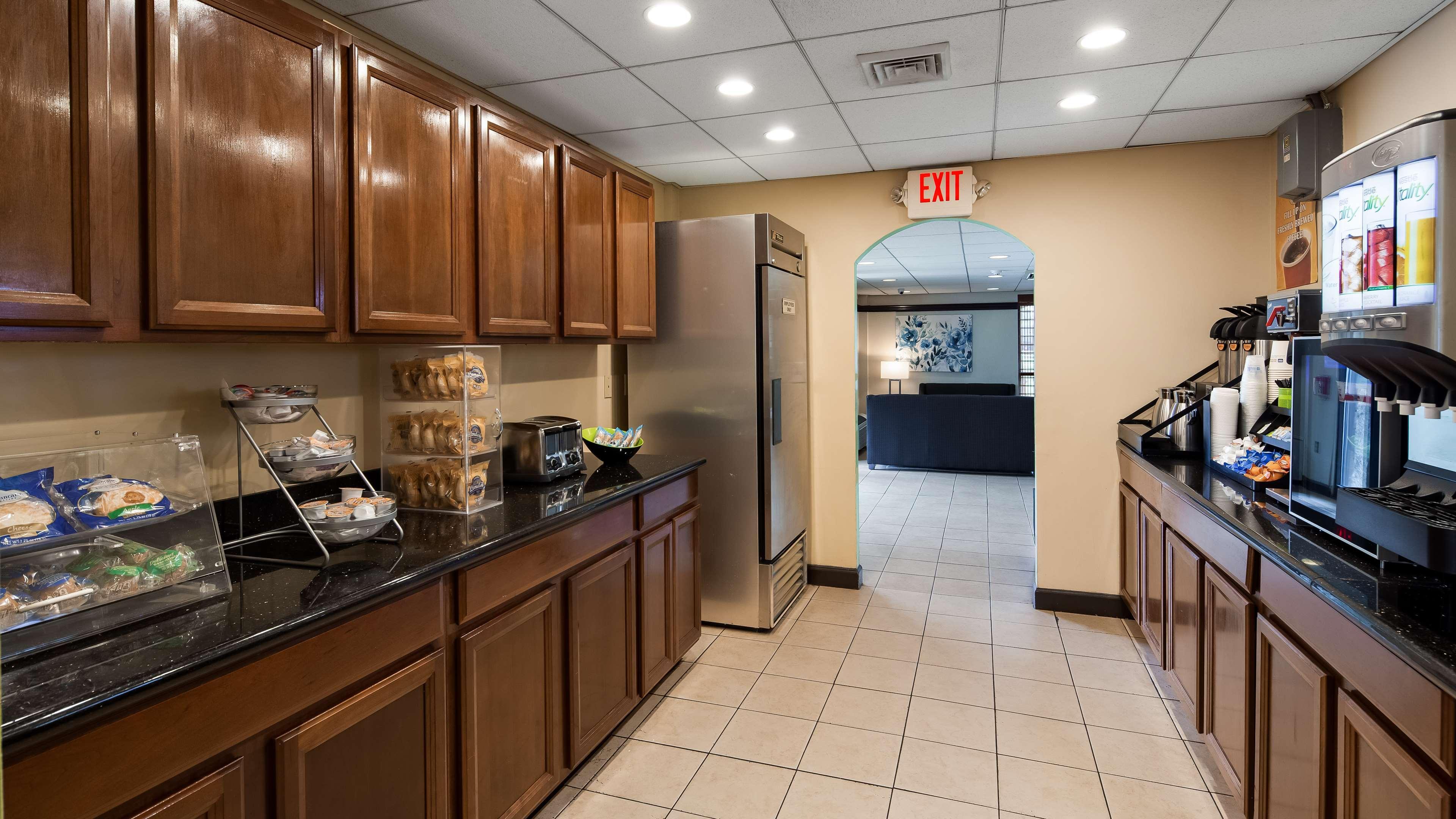 Surestay Hotel By Best Western East Brunswick Exterior photo